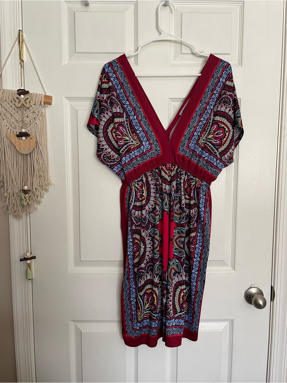 bailey blue Women’s size Medium Red Paisley V-Neck Boho Dress